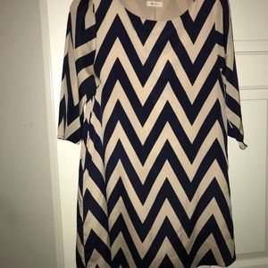 Everly navy and cream chevron quartersleeved dress